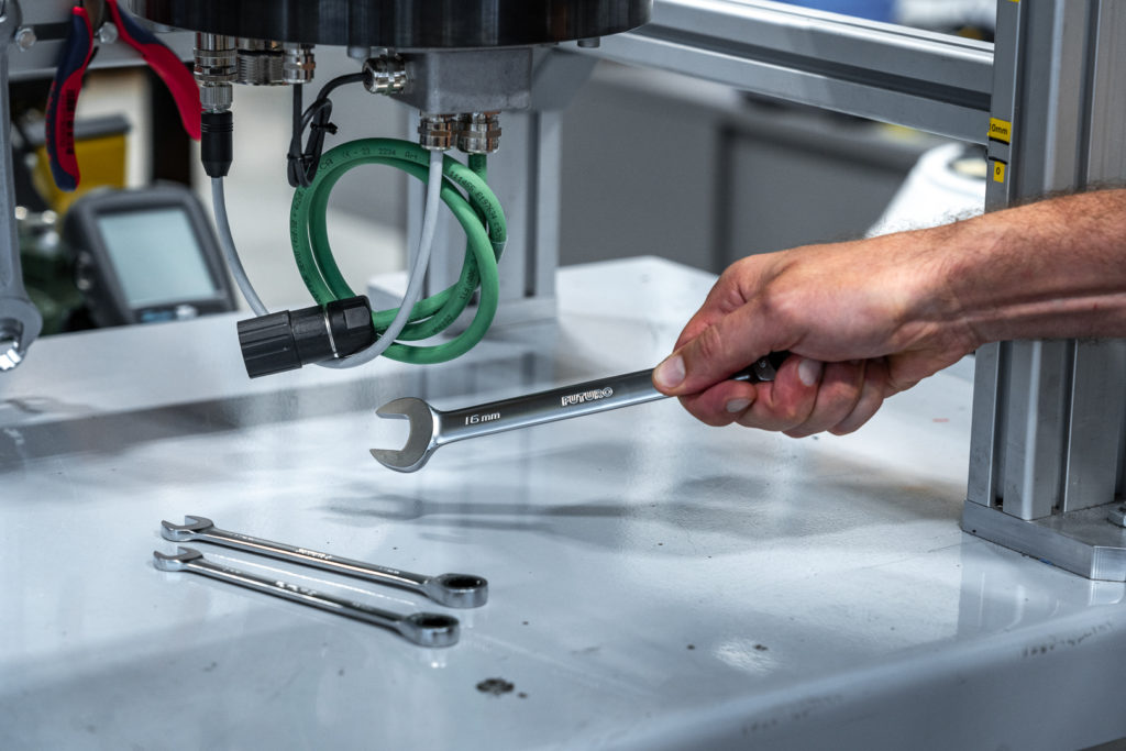 professional wrench futuro